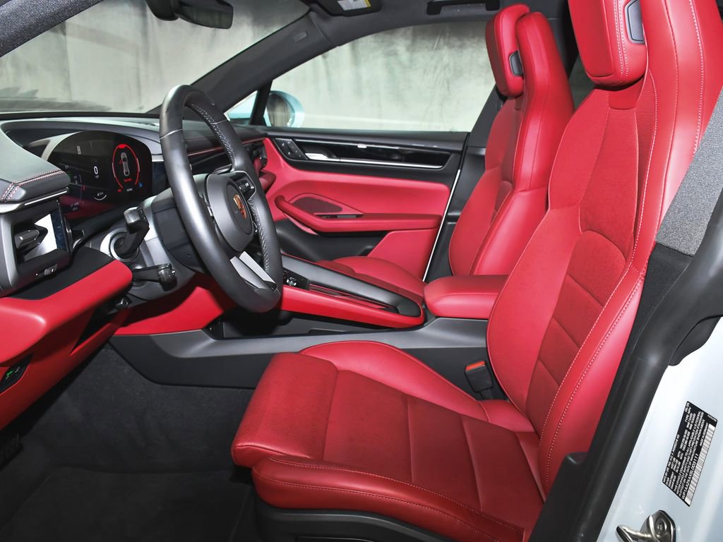 Used 2025 Porsche Macan 4 Electric AWD/4WD image 45