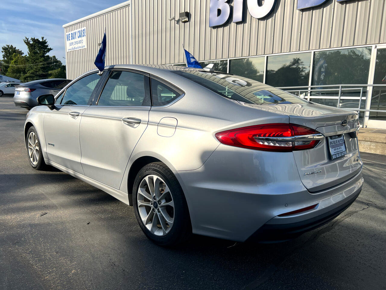 Used 2019 Ford Fusion SE image 3