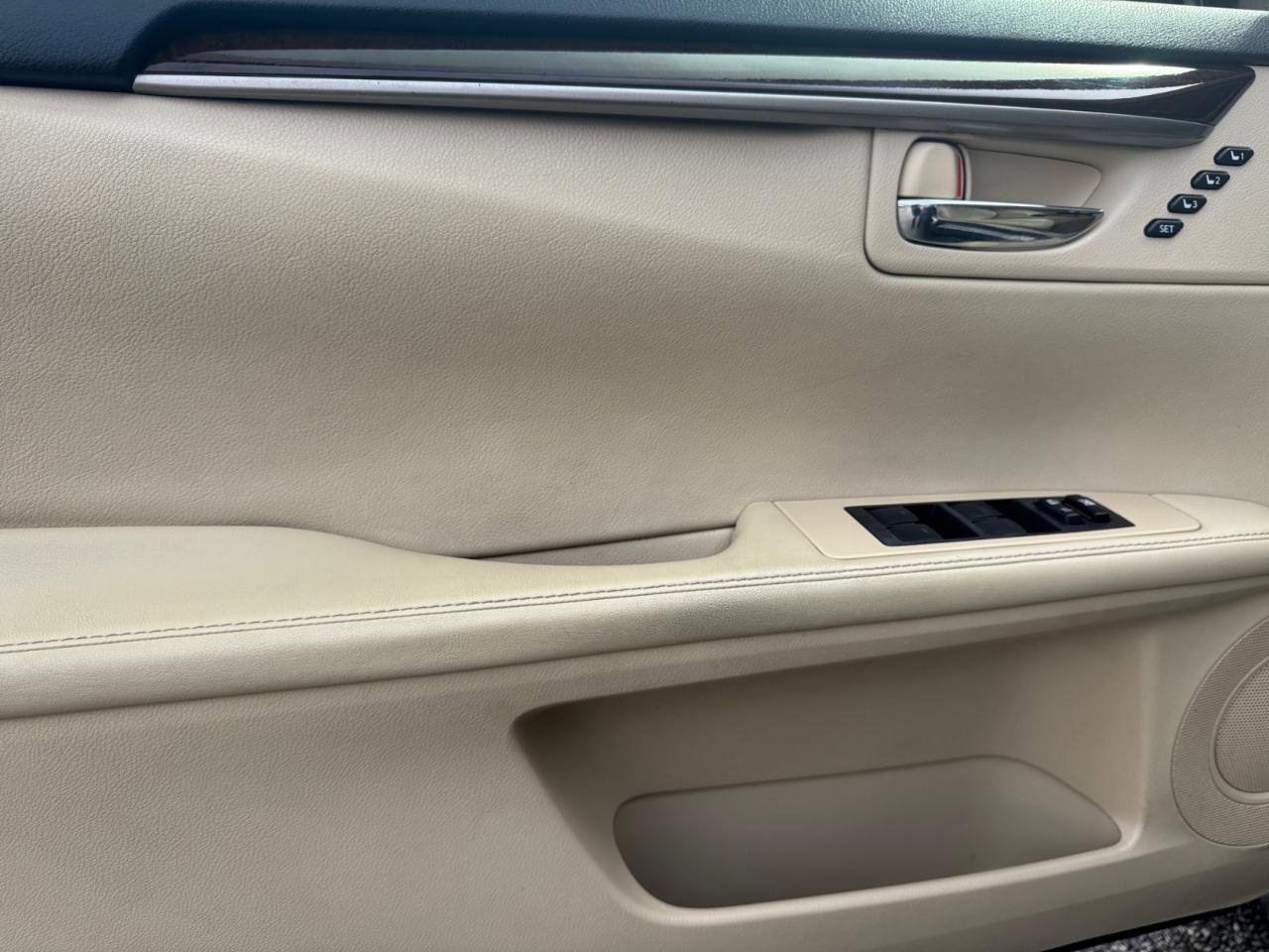 Used 2014 Lexus ES 350 w/ Luxury Package image 24