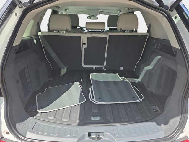 Used 2019 Land Rover Discovery Sport SE image 14