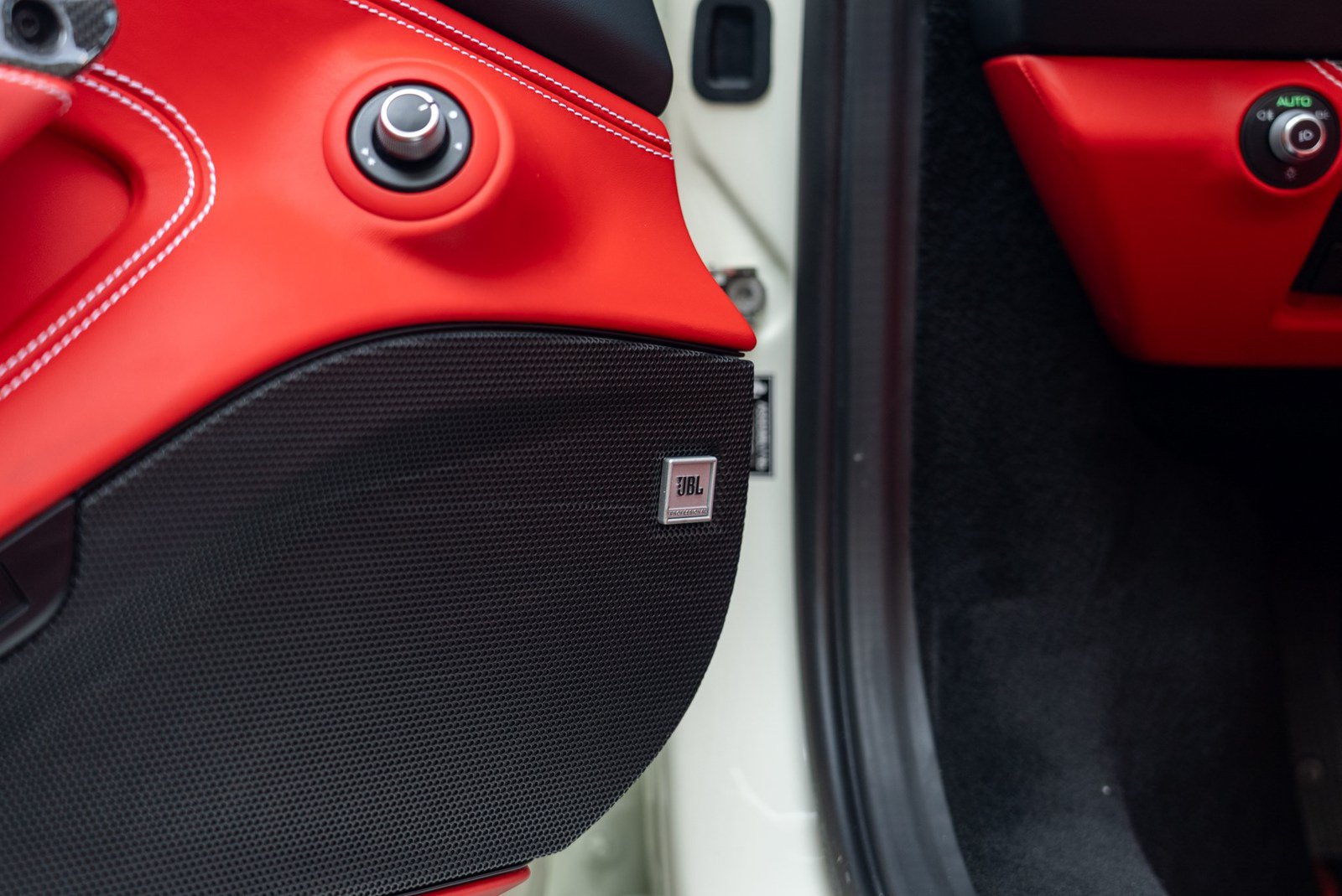 Used 2022 Ferrari F8 Tributo RWD image 34