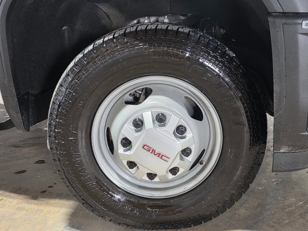 Used 2024 GMC Sierra 3500 Pro w/ Convenience Package image 10