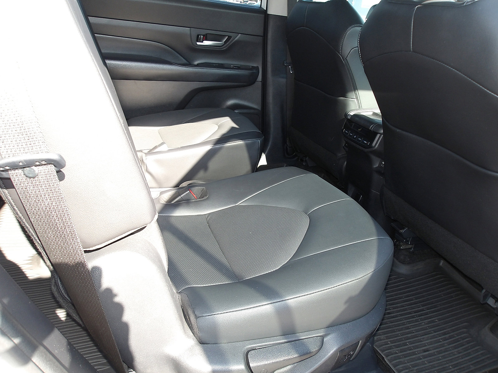 Used 2024 Toyota Grand Highlander AWD Hybrid image 12