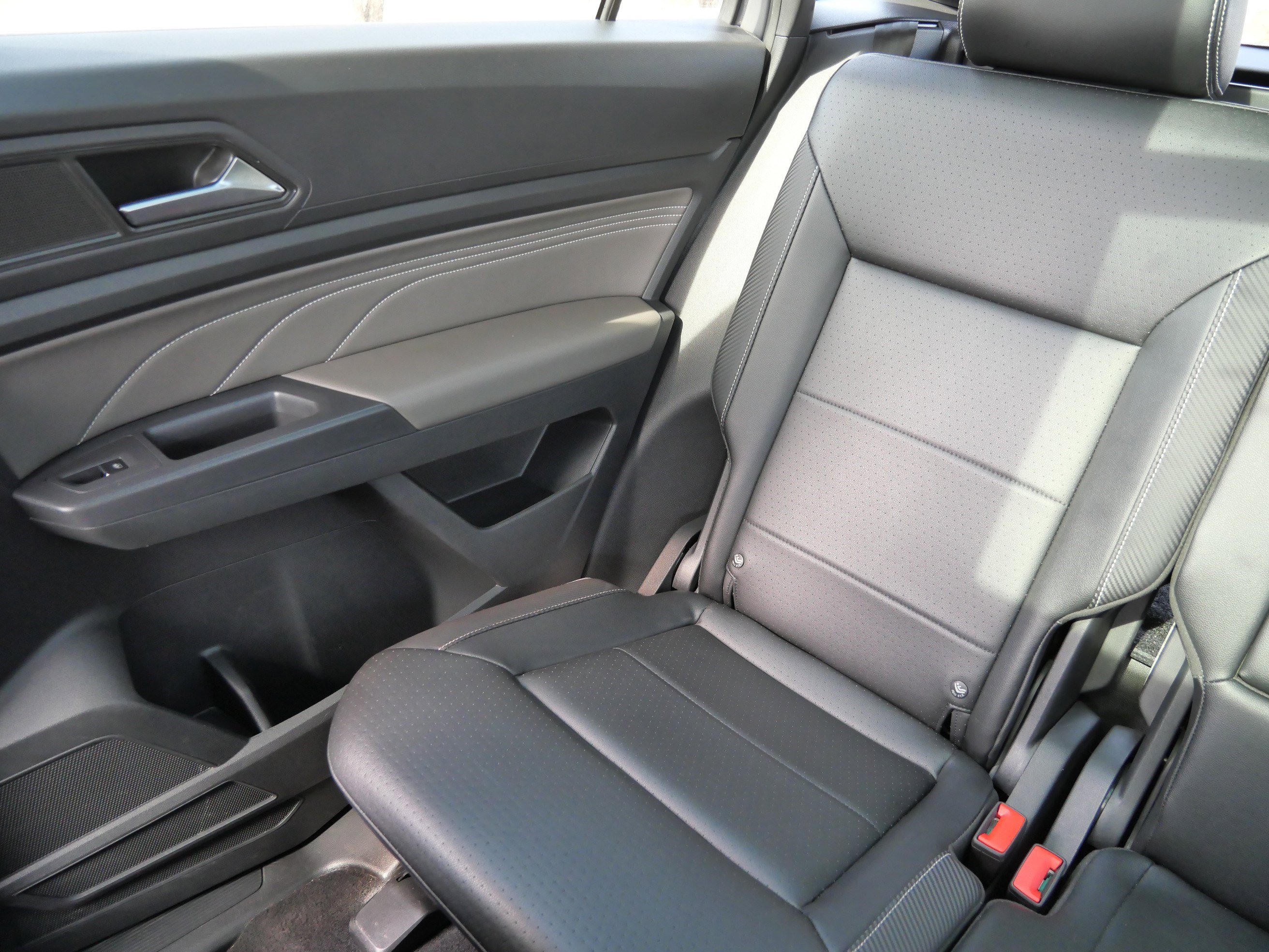 Certified 2021 Volkswagen Atlas Cross Sport SEL R-Line w/ Cross Sport MDO Package AWD/4WD image 12