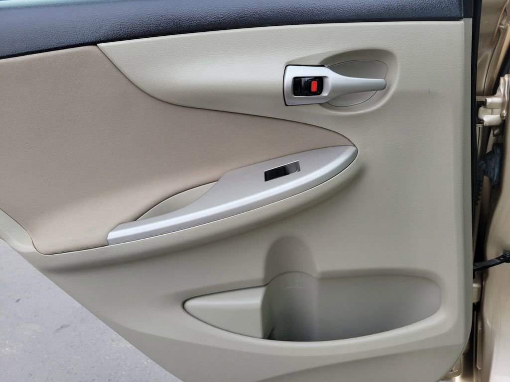 Used 2013 Toyota Corolla LE image 16