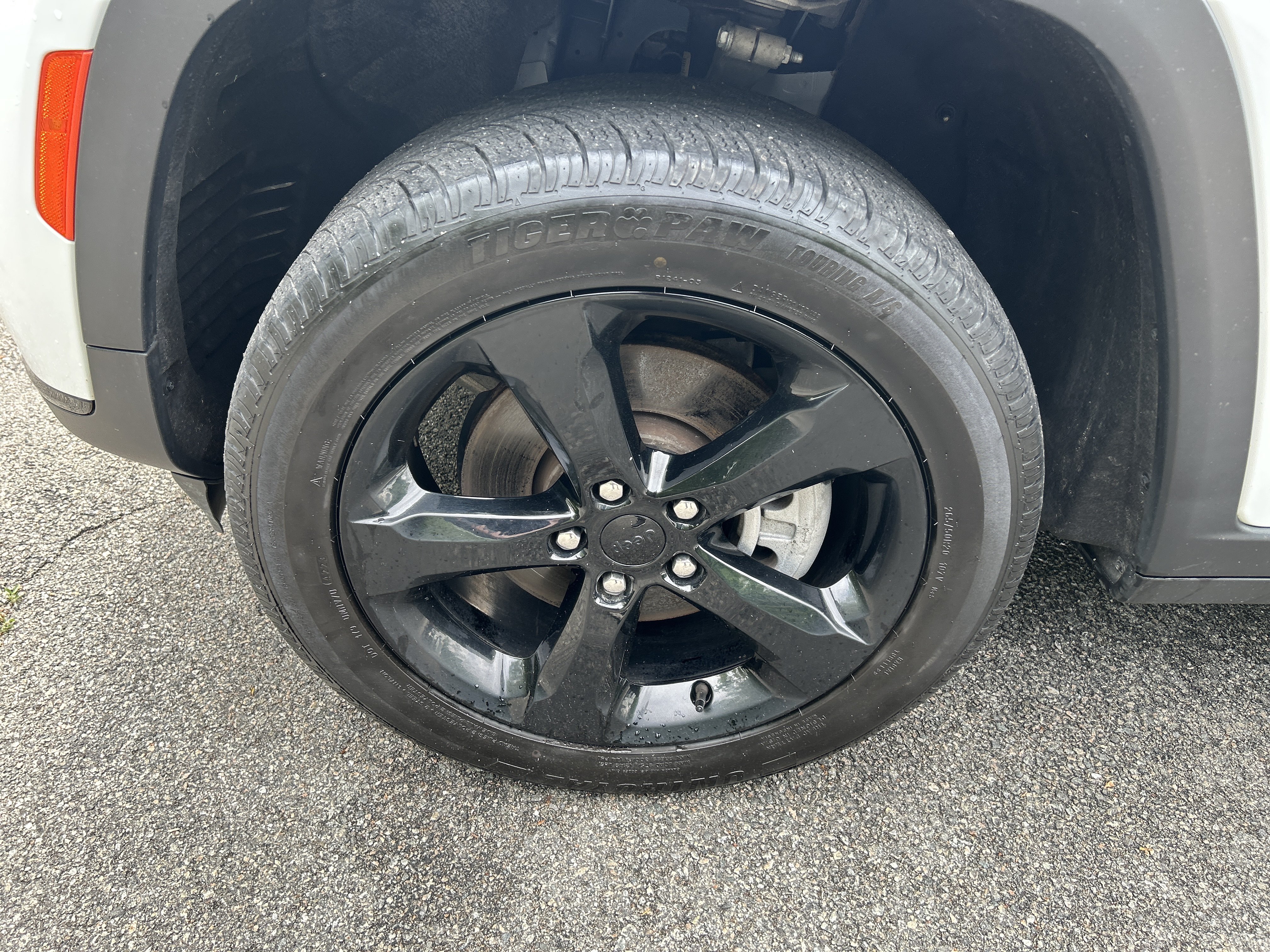 Certified 2023 Jeep Grand Cherokee L Limited w/ Black Appearance Package AWD/4WD image 10