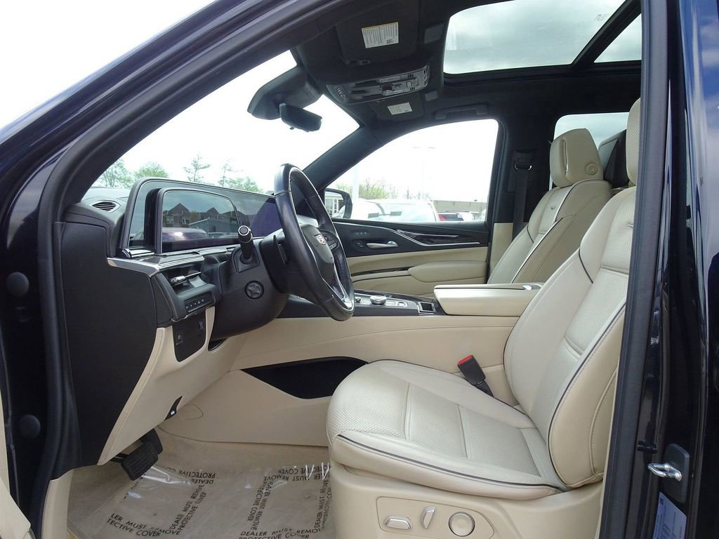 Used 2021 Cadillac Escalade ESV Premium Luxury AWD/4WD image 8