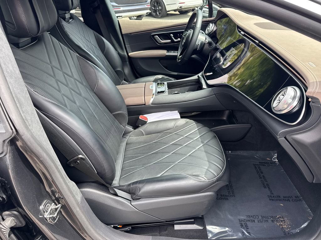 Used 2023 Mercedes-Benz EQS 580 4MATIC Sedan w/ Exclusive Trim Package image 13