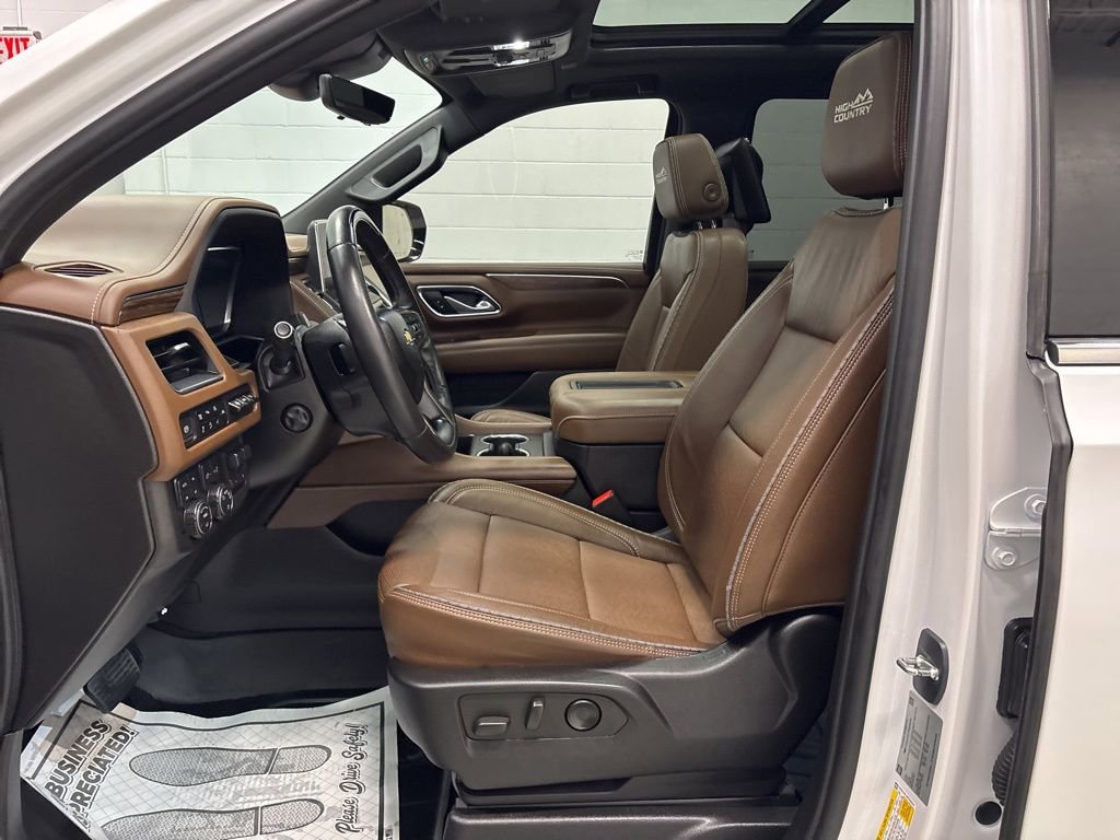 Used 2023 Chevrolet Suburban High Country w/ Advanced Technology Package image 9