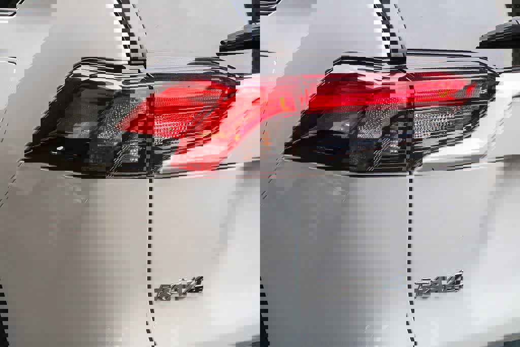 Used 2021 Toyota RAV4 LE w/ Carpet Mat Package (TMS) image 9