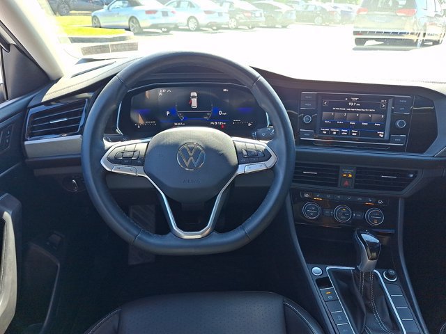 Used 2023 Volkswagen Jetta SE w/ Panoramic Sunroof Package FWD image 14