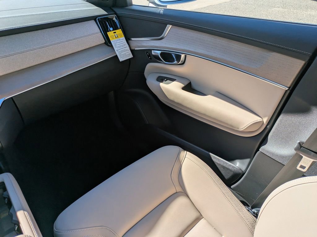 New 2026 Volvo XC90 B5 Plus w/ Protection Package Premier image 16