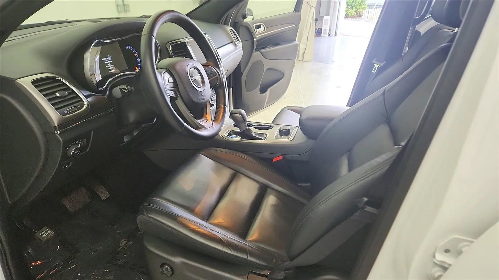 Used 2022 Jeep Grand Cherokee Limited w/ Trailer Tow Group IV image 22