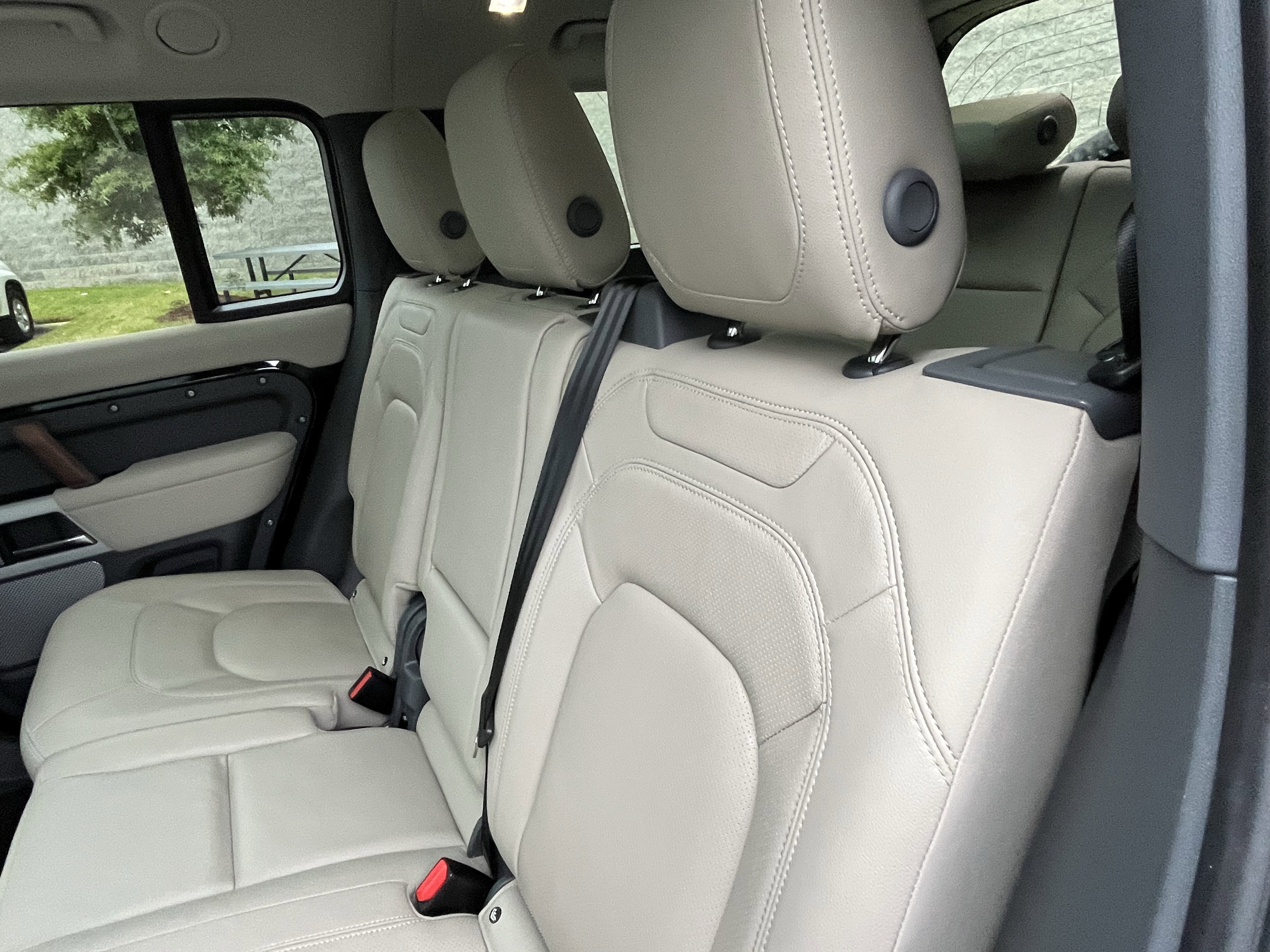 Used 2024 Land Rover Defender 130 S image 28