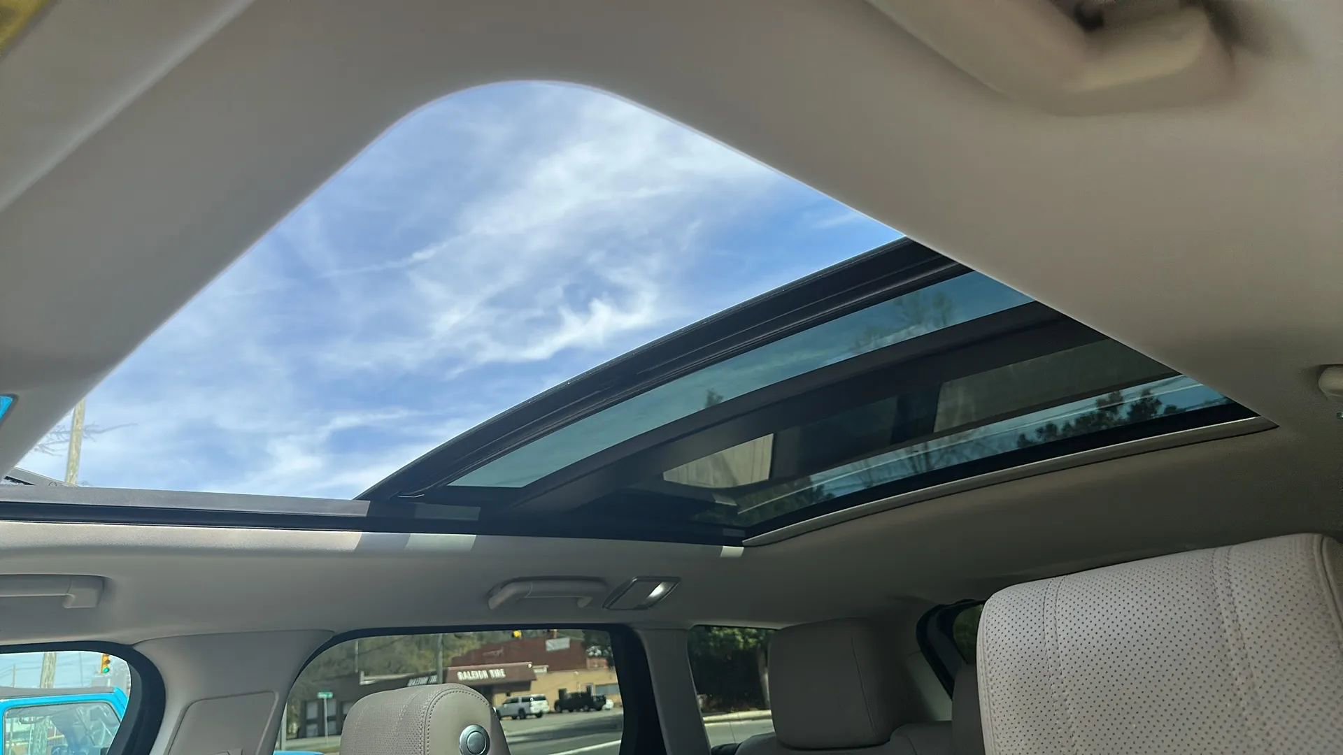 Used 2016 Land Rover Range Rover Sport HSE image 29