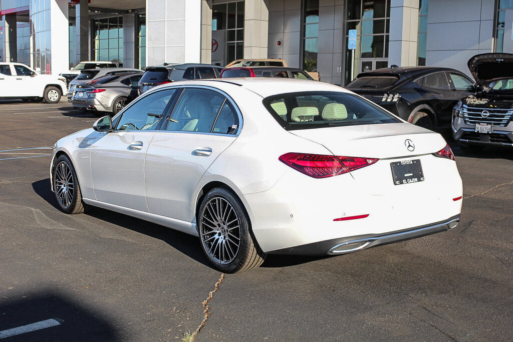 Used 2025 Mercedes-Benz C 300 4MATIC Sedan image 25