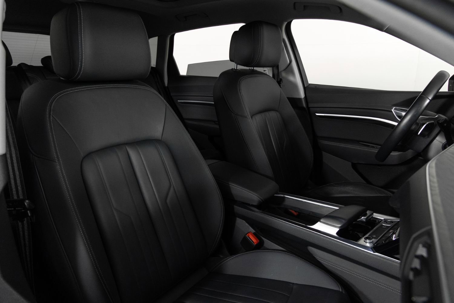 Used 2021 Audi e-tron Premium w/ Convenience Plus Package image 26