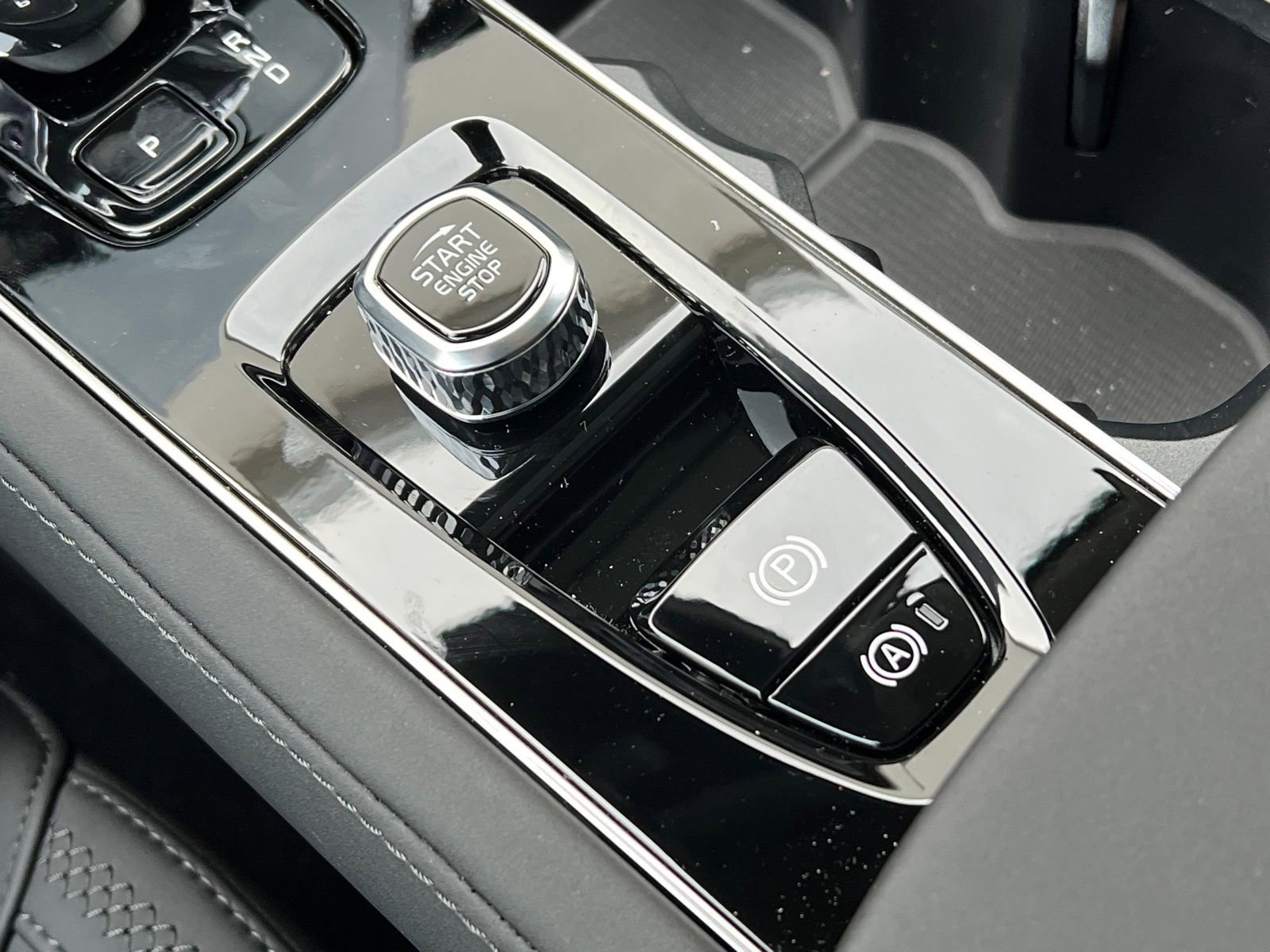 New 2026 Volvo XC90 B6 Plus w/ Protection Package Premier image 21