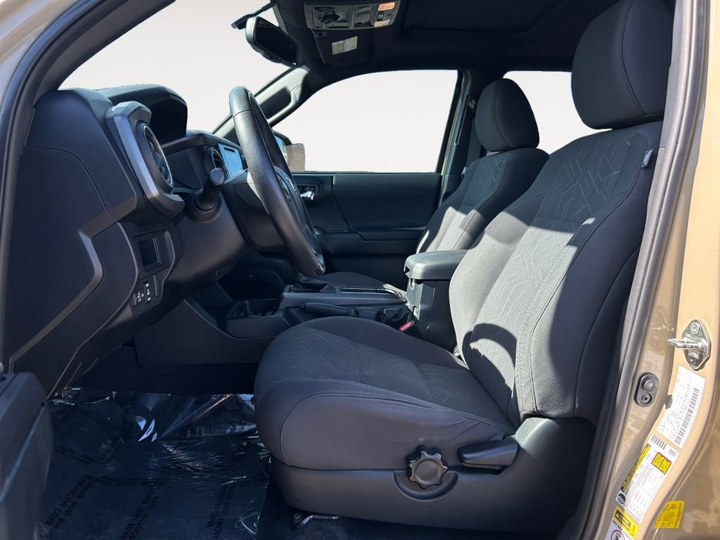 Used 2016 Toyota Tacoma TRD Off-Road AWD/4WD image 6