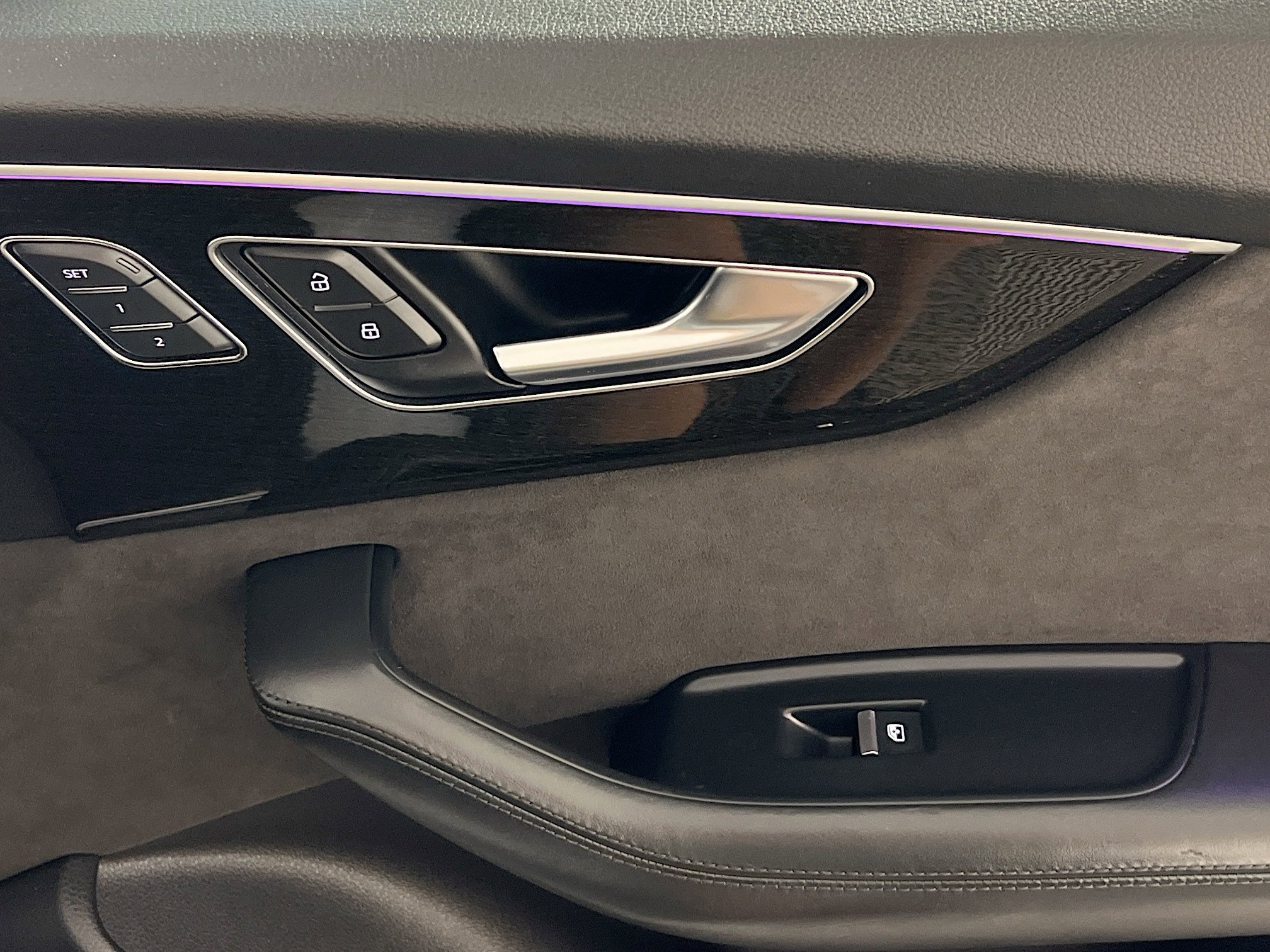 Used 2019 Audi Q8 Prestige w/ Luxury Package image 32