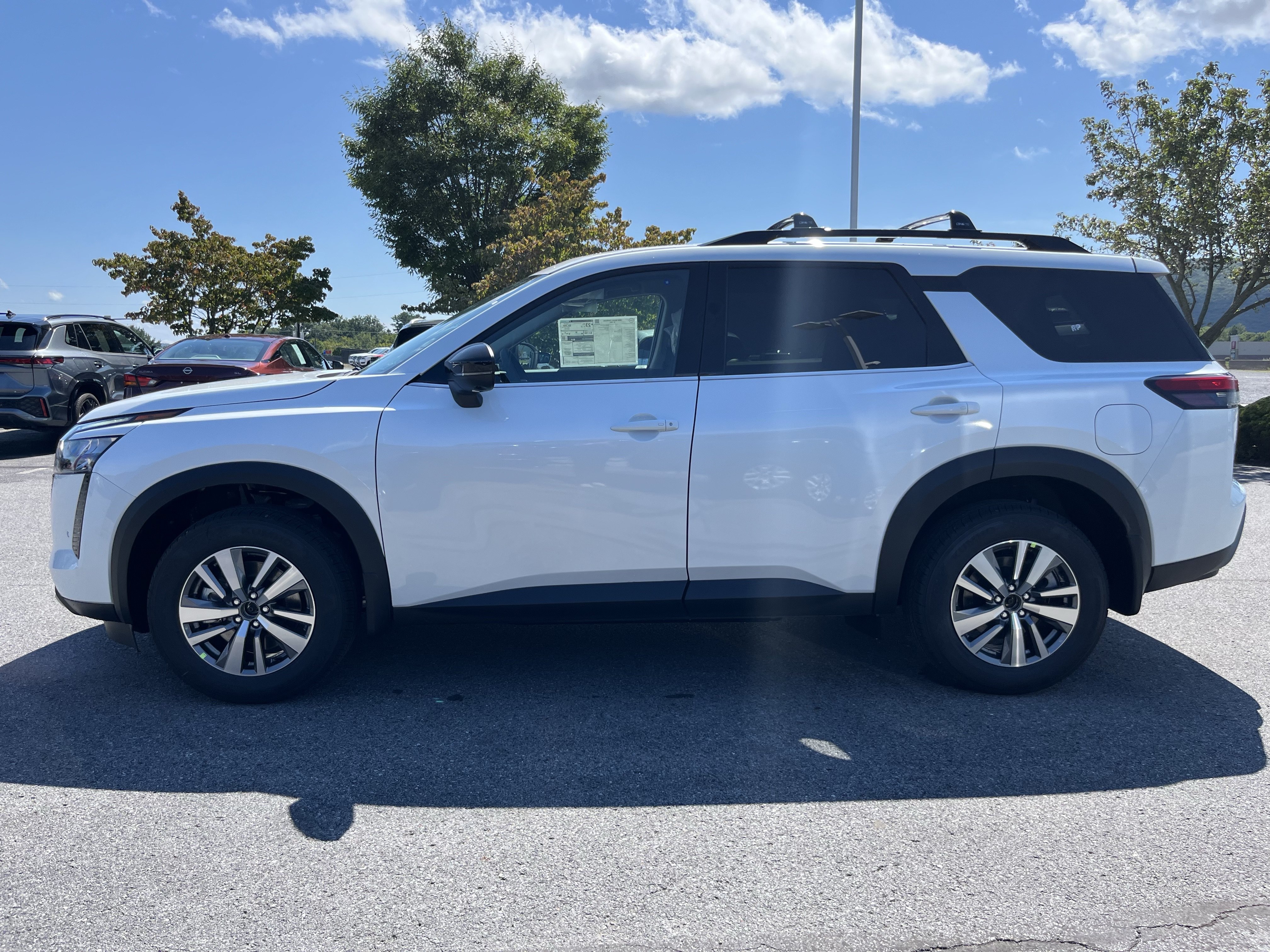 New 2026 Nissan Pathfinder SL AWD/4WD image 10