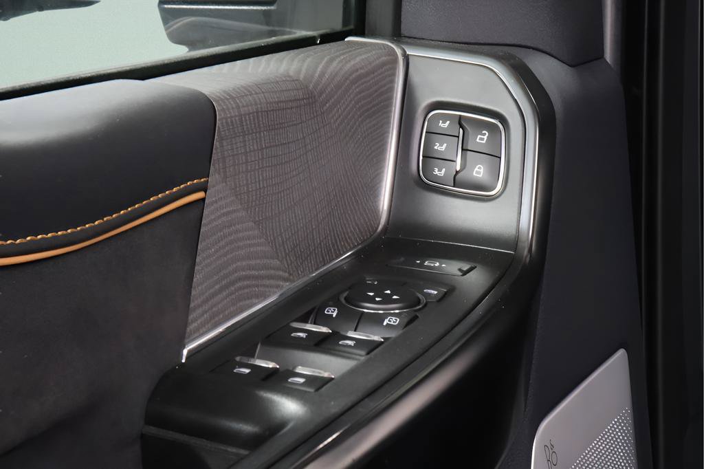 Used 2024 Ford F250 Platinum AWD/4WD image 25