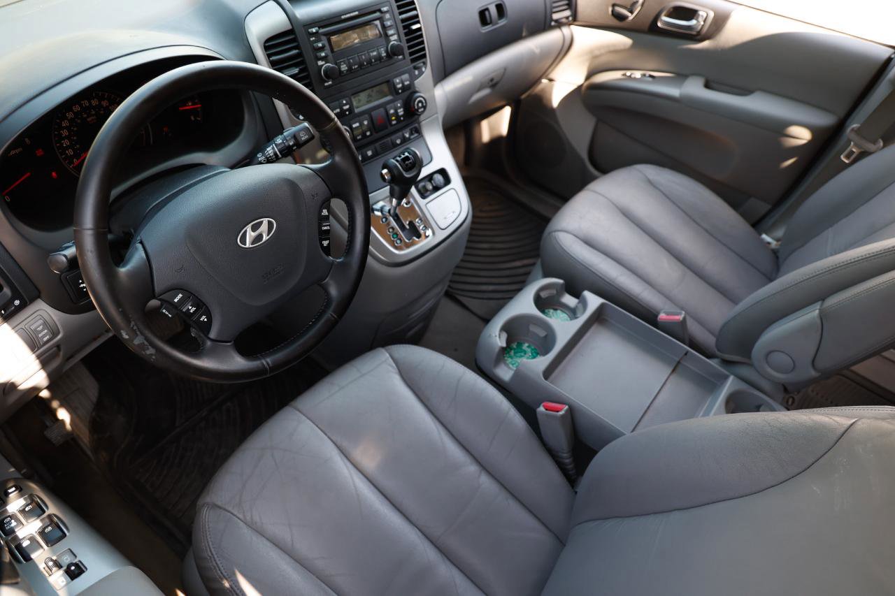 Used 2007 Hyundai Entourage Limited image 4