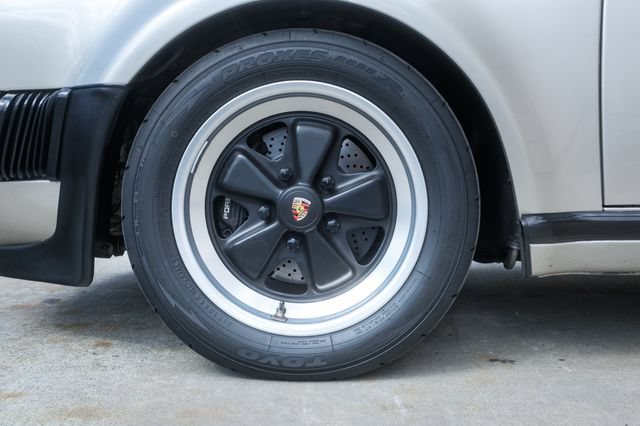 Used 1989 Porsche 911 Carrera RWD image 27