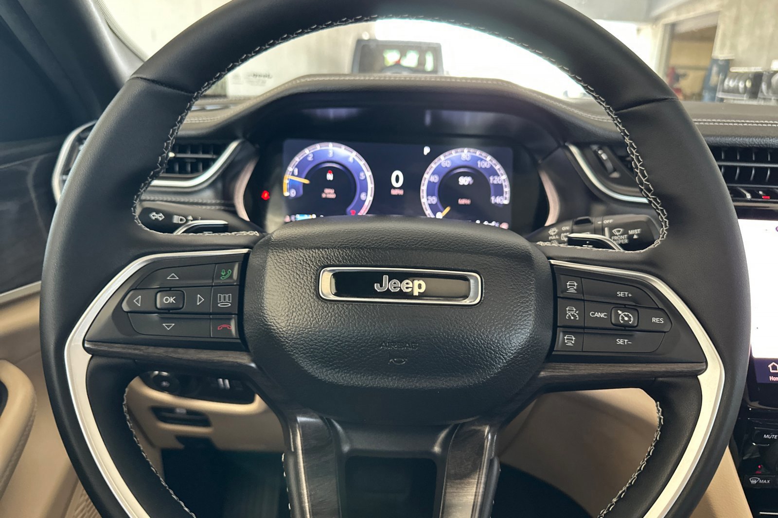 New 2025 Jeep Grand Cherokee L Limited w/ Luxury Tech Group II image 25