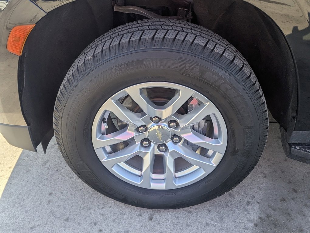 Used 2023 Chevrolet Suburban LT image 15