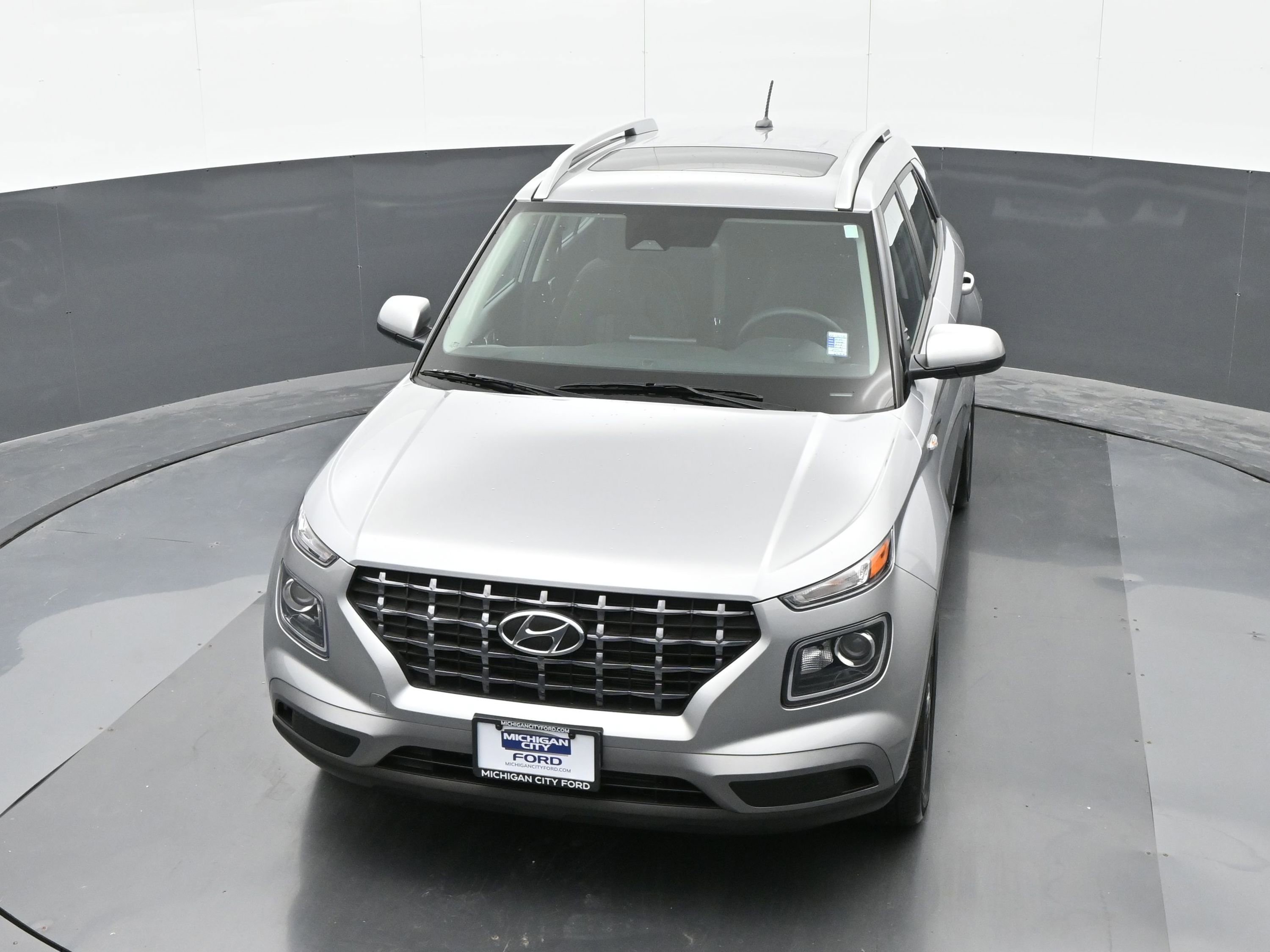 Used 2024 Hyundai Venue SEL image 32