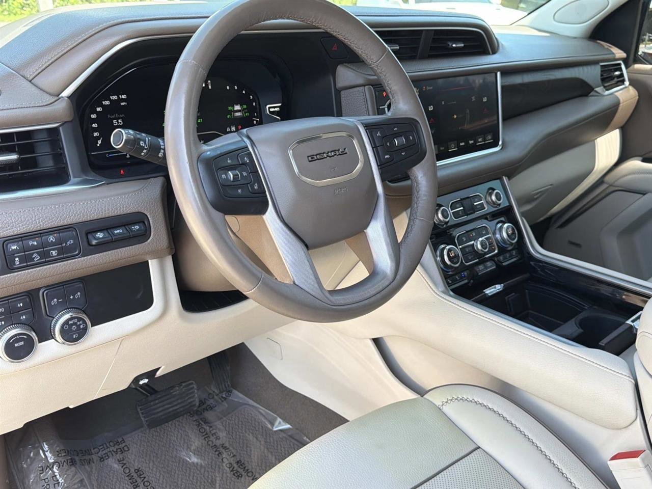 Used 2022 GMC Yukon Denali AWD/4WD image 13