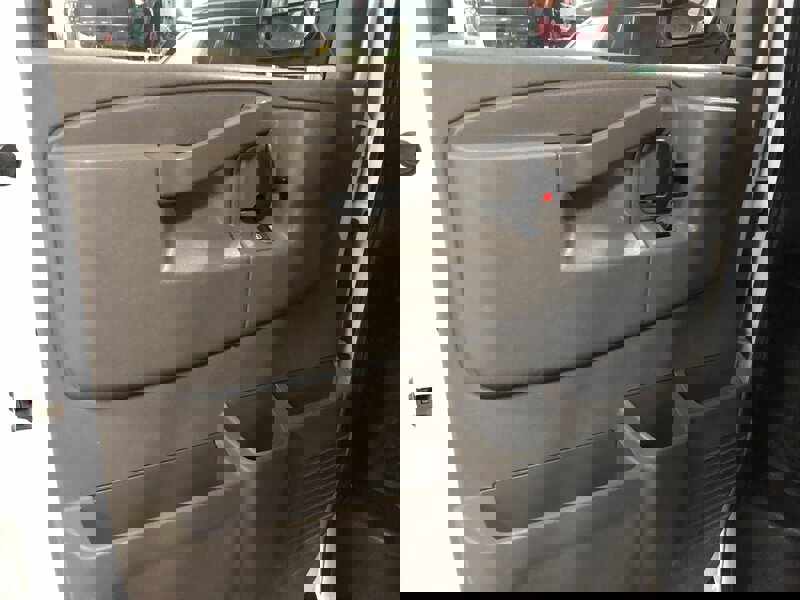 Used 2017 GMC Savana 2500 Extended image 13