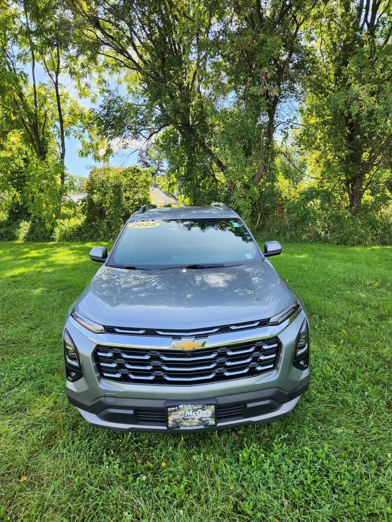 Used 2025 Chevrolet Equinox LT w/ Convenience Package II AWD/4WD image 2