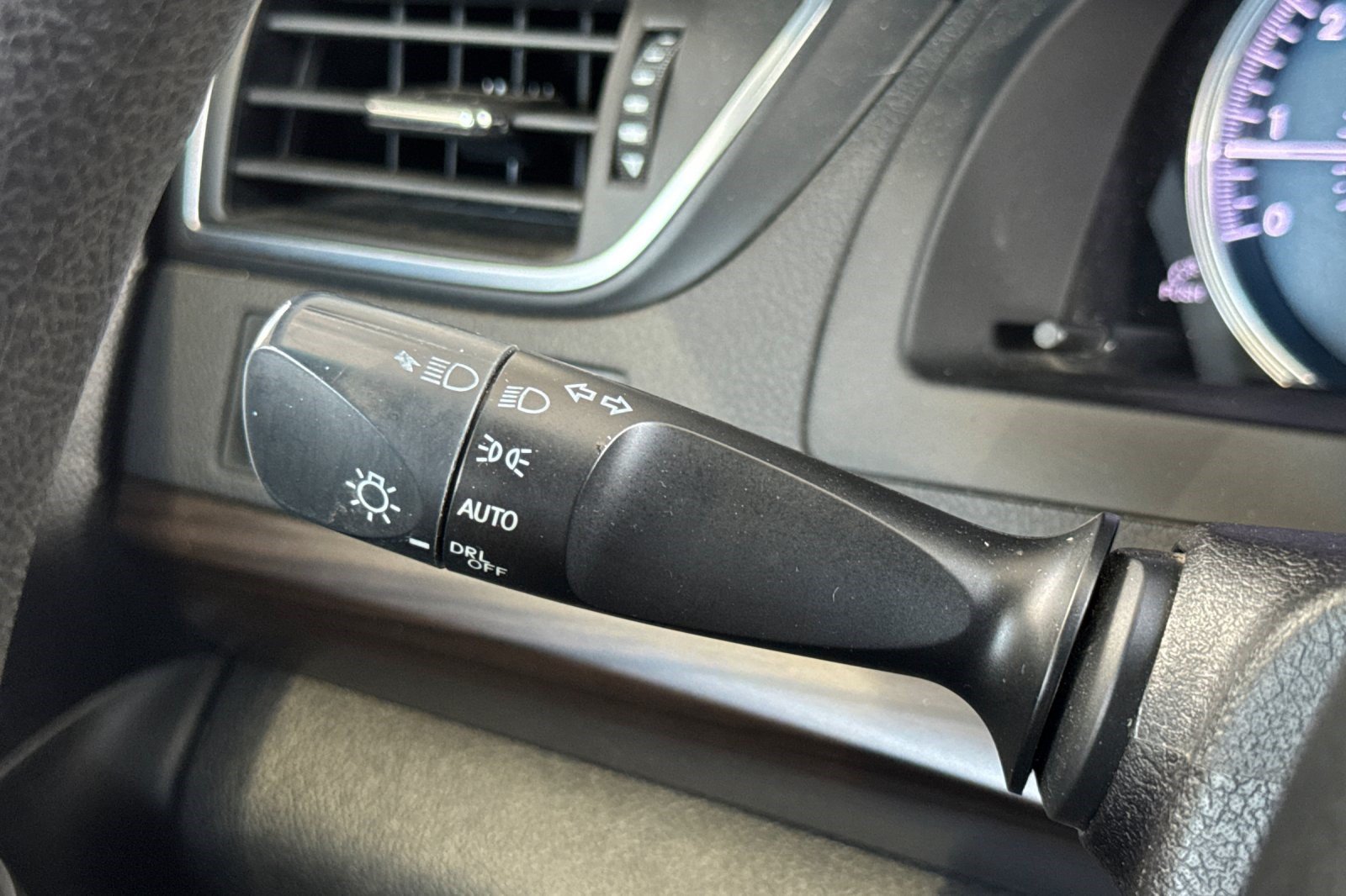 Used 2016 Toyota Camry LE FWD image 31