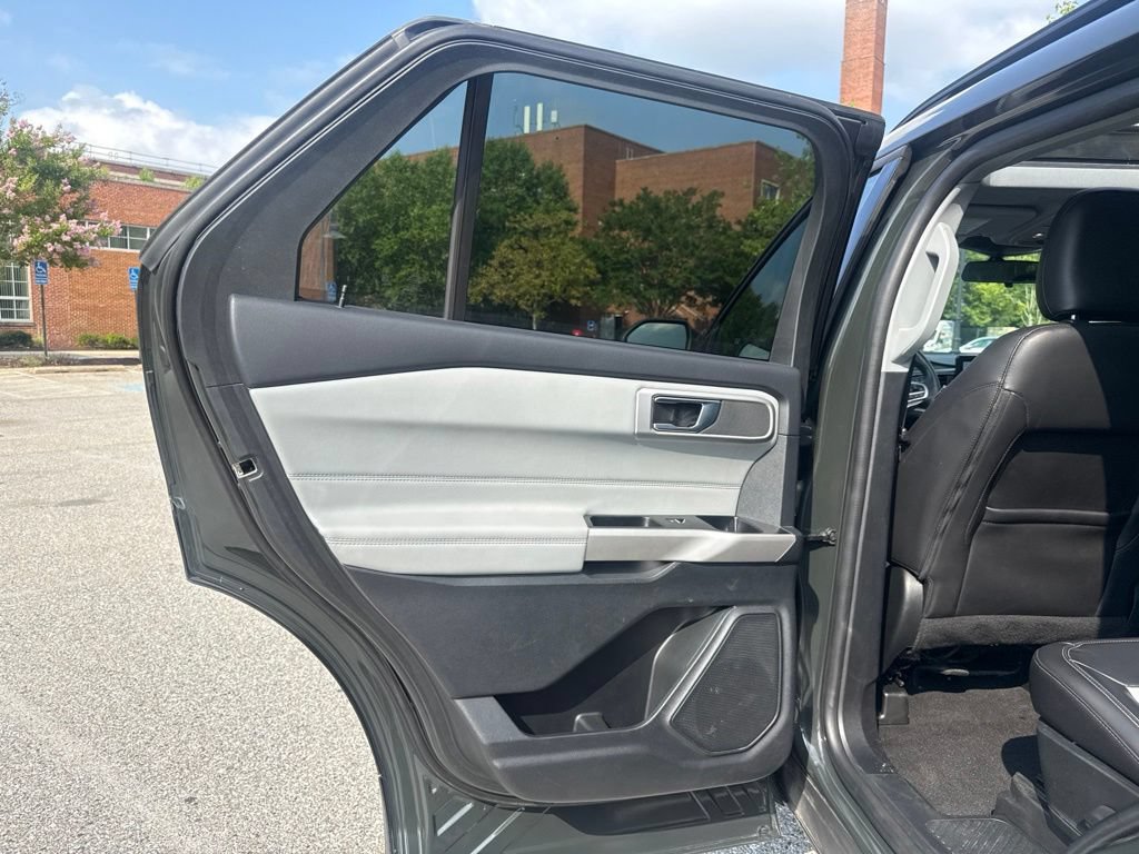 Used 2022 Ford Explorer XLT w/ Equipment Group 202A AWD/4WD image 24