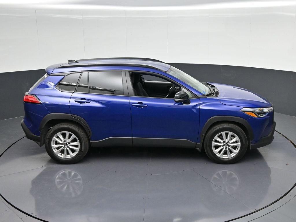 Used 2025 Toyota Corolla Cross LE image 23