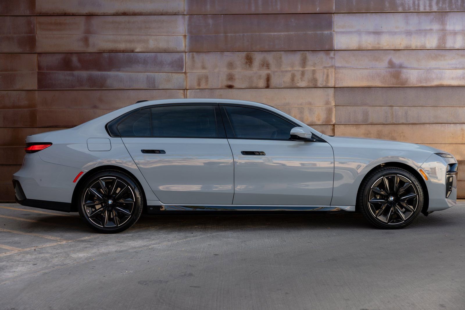 Used 2023 BMW 740i w/ Executive Package image 61