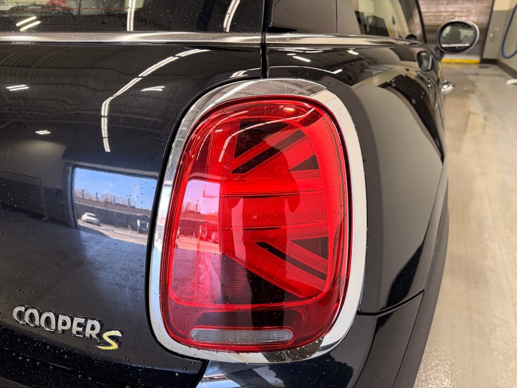 Certified 2024 MINI Cooper SE image 6
