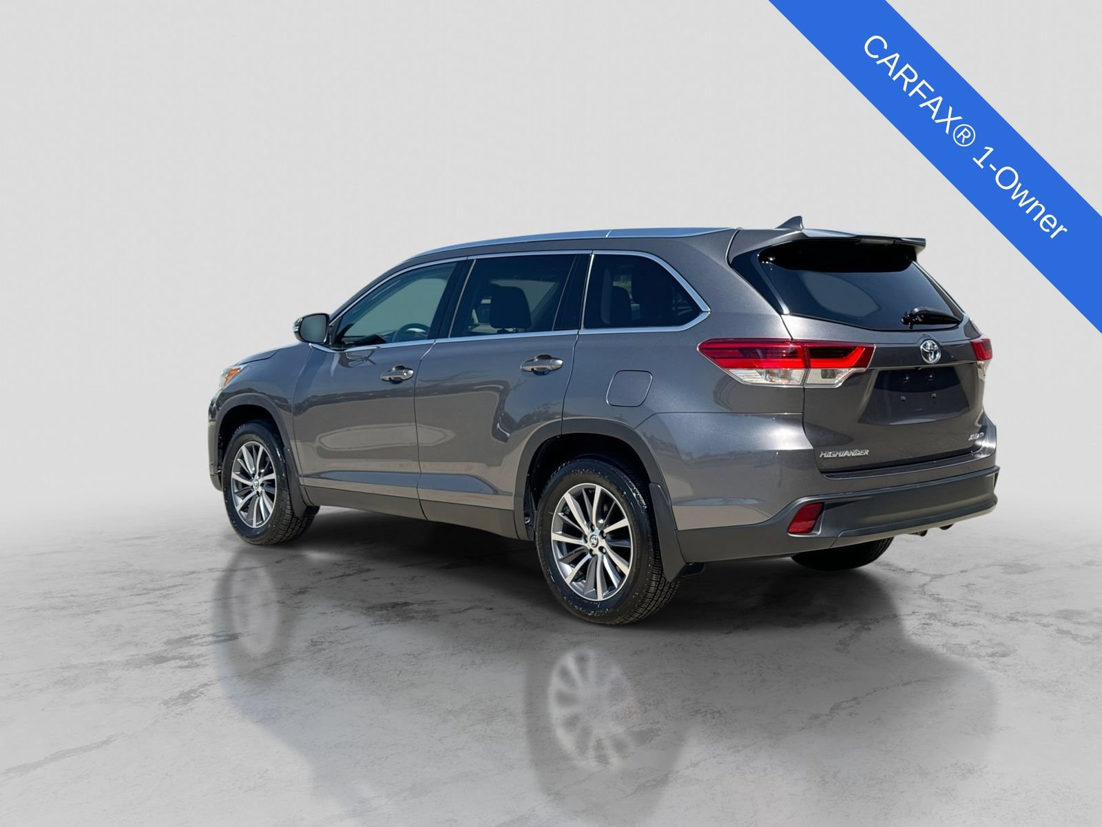 Used 2019 Toyota Highlander XLE w/ Carpet Mat Package (TMS) AWD/4WD image 5