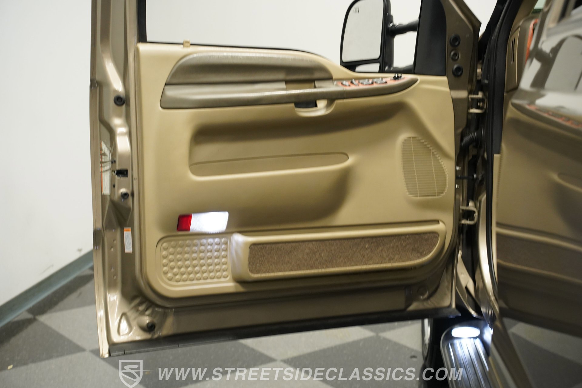 Used 2000 Ford Excursion XLT image 36