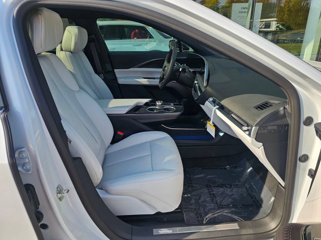 New 2026 Cadillac Lyriq Luxury AWD/4WD image 11