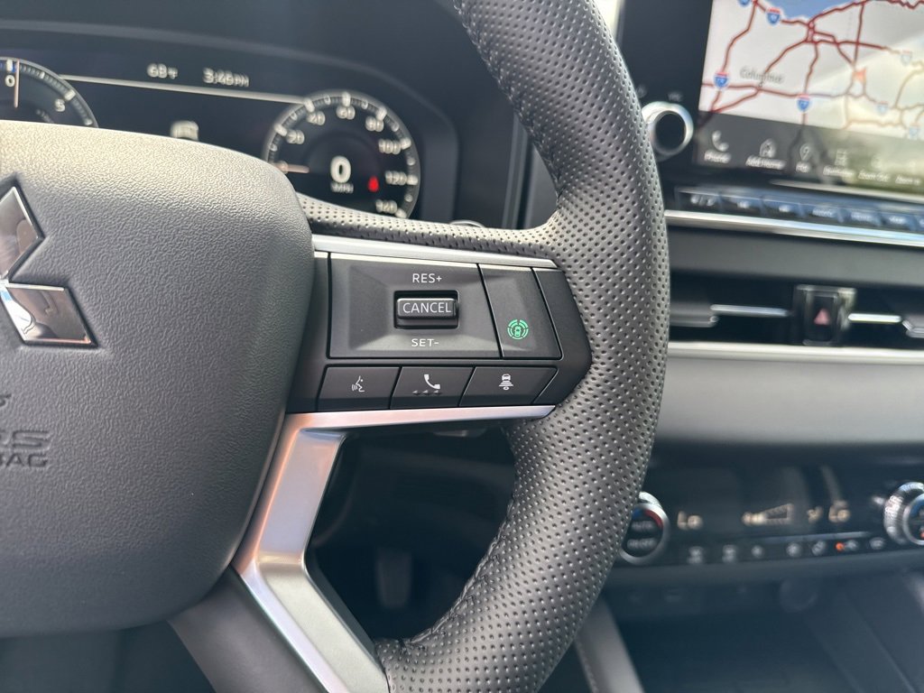 New 2025 Mitsubishi Outlander SE image 35