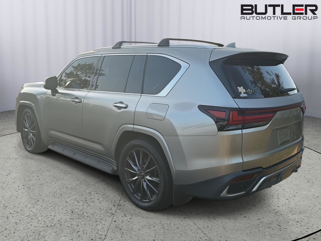 Used 2022 Lexus LX 600 F Sport w/ Accessory Package (Z1) AWD/4WD image 10