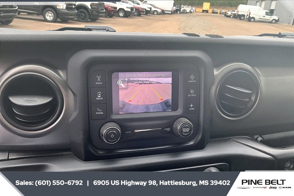 Used 2021 Jeep Gladiator Willys image 15
