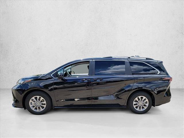 Used 2026 Toyota Sienna LE FWD image 8