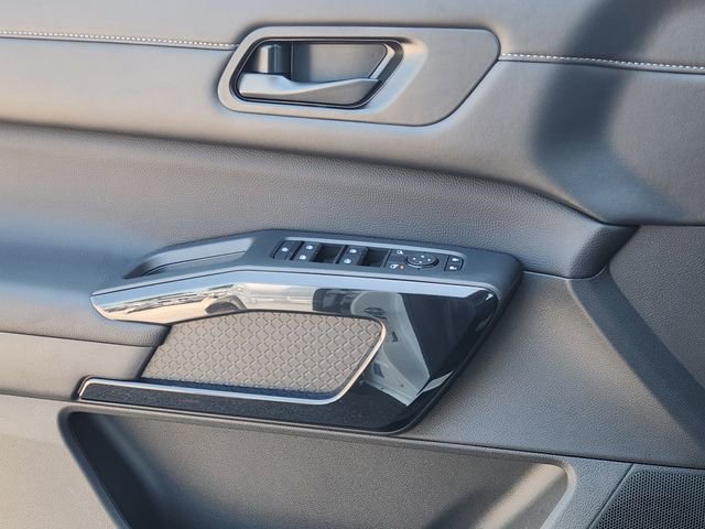 Certified 2025 Nissan Pathfinder SV image 17