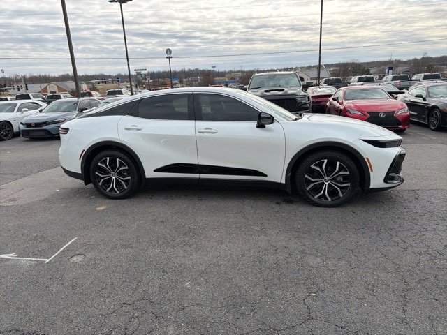 Used 2023 Toyota Crown XLE image 3