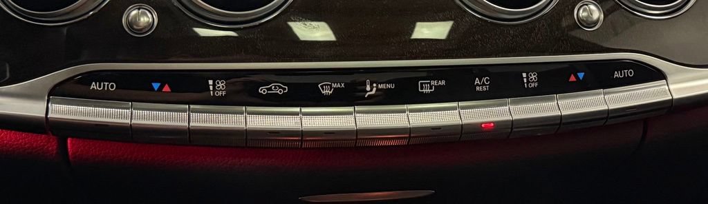Used 2020 Mercedes-Benz S 560 Sedan w/ Premium Package image 19