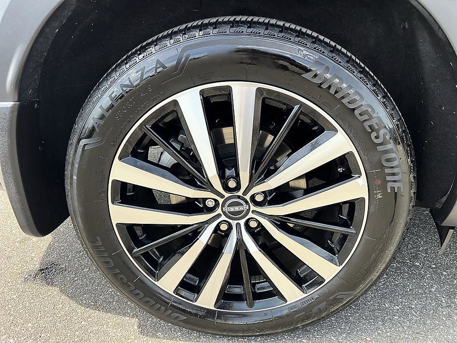 Certified 2024 Nissan Pathfinder Platinum w/ Lighting Package (N92) image 11